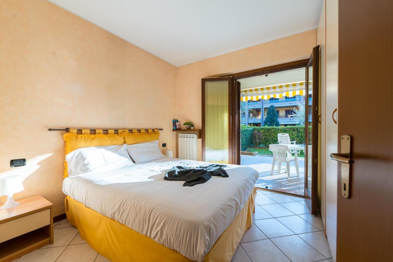 Gardappartamenti Tito Speri Pool And Garden Sirmione Luaran gambar