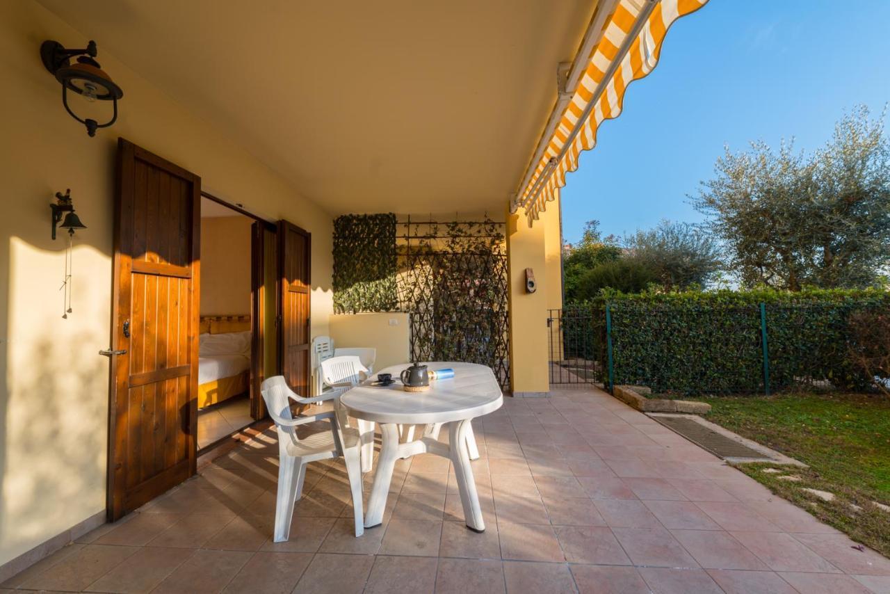 Gardappartamenti Tito Speri Pool And Garden Sirmione Luaran gambar