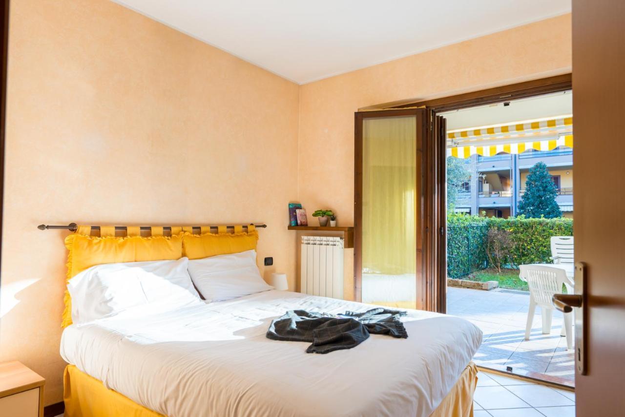 Gardappartamenti Tito Speri Pool And Garden Sirmione Luaran gambar